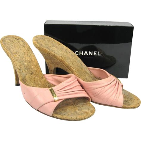 Does Chanel sandals run small?