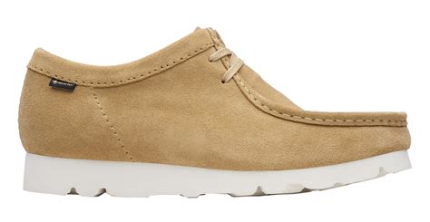 Do you keep the tag on Clarks Wallabees?