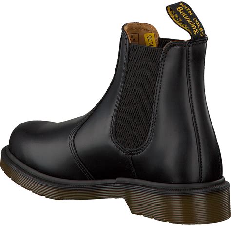 How tight should Dr. Martens Chelsea boots be?
