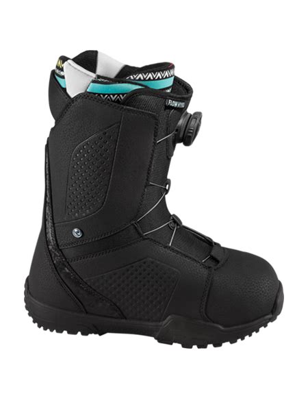 How do I know what size snowboard boots to buy?