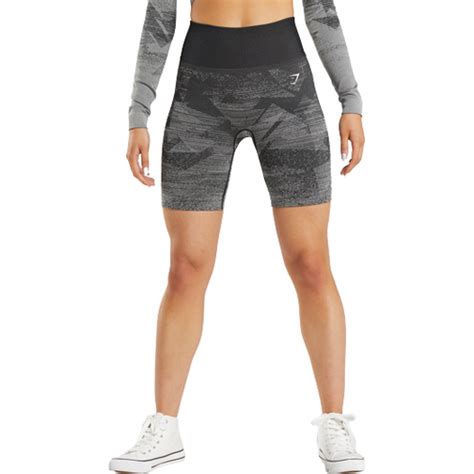 What size is M in Gymshark?