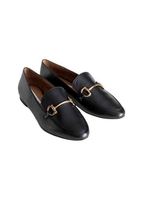 Should loafers be tight or loose?