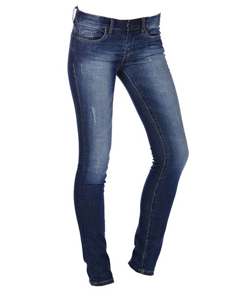 How do you tell if jeans are too big or too small?