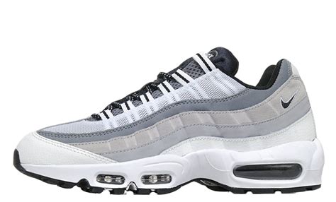 Are Air Max 95 supposed to be tight?