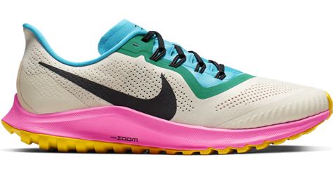 Can I wear Nike Pegasus with jeans?