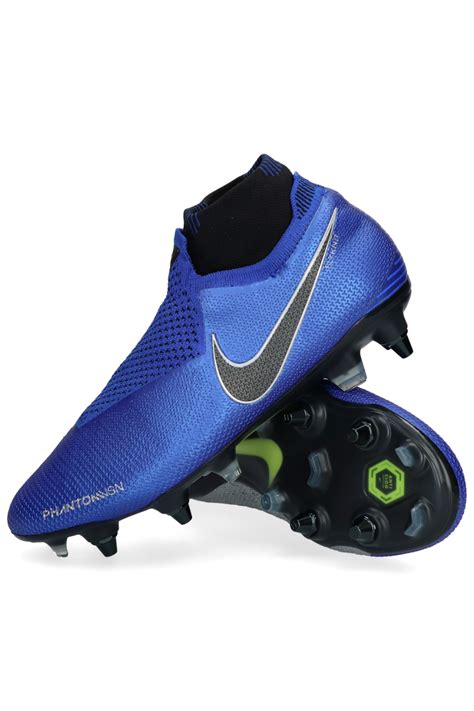 Which soccer cleats are best for narrow feet?