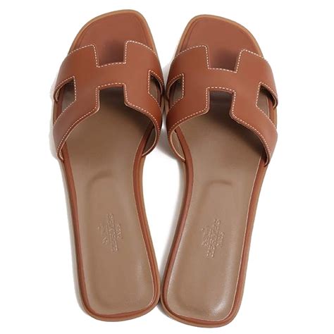Do Hermes Oran sandals run wide?