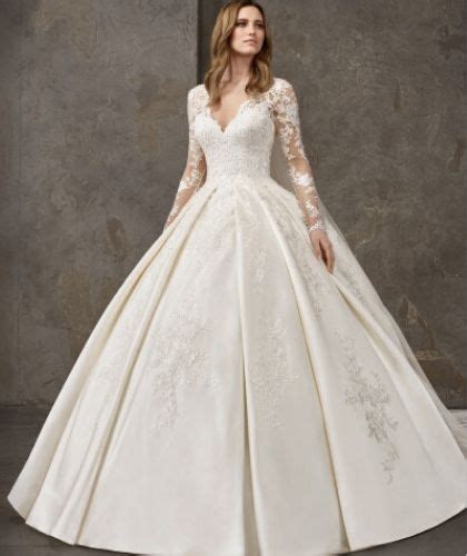 What is a size 12 wedding dress equivalent to?
