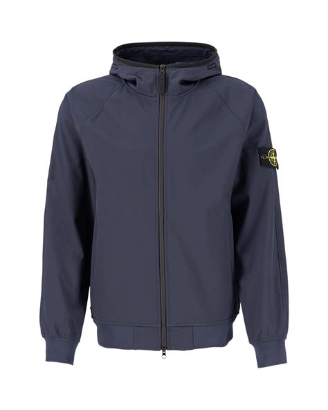 Should a shell jacket be loose or tight?