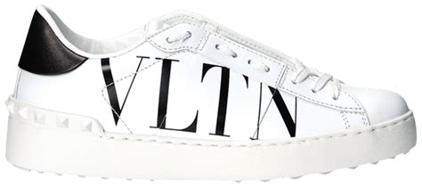 Do Valentino sneakers stretch?