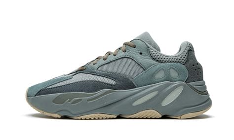 yeezy 700 true to size