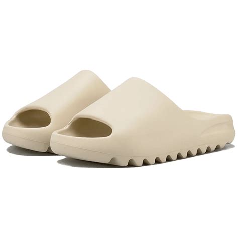 What size is a women's 8.5 in Yeezy slides?