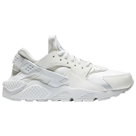 Are huaraches meant to be worn without socks?