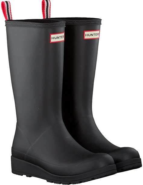 Are Hunter boots tight on calves?