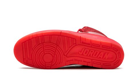 Can a size 9 fit a 8.5 Jordan 1?