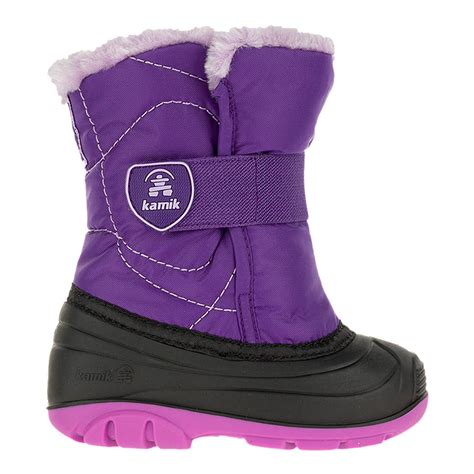 Should I size up in kids snow boots?
