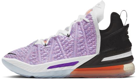 How do LeBron 18 fit for wide feet?